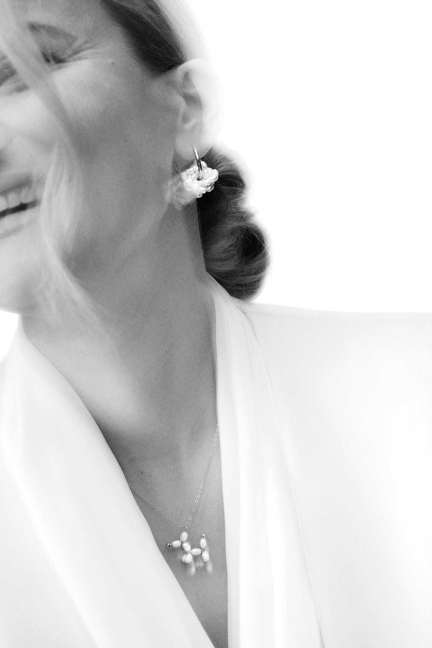 Hund av ferskvannsperler og forgylt sølv