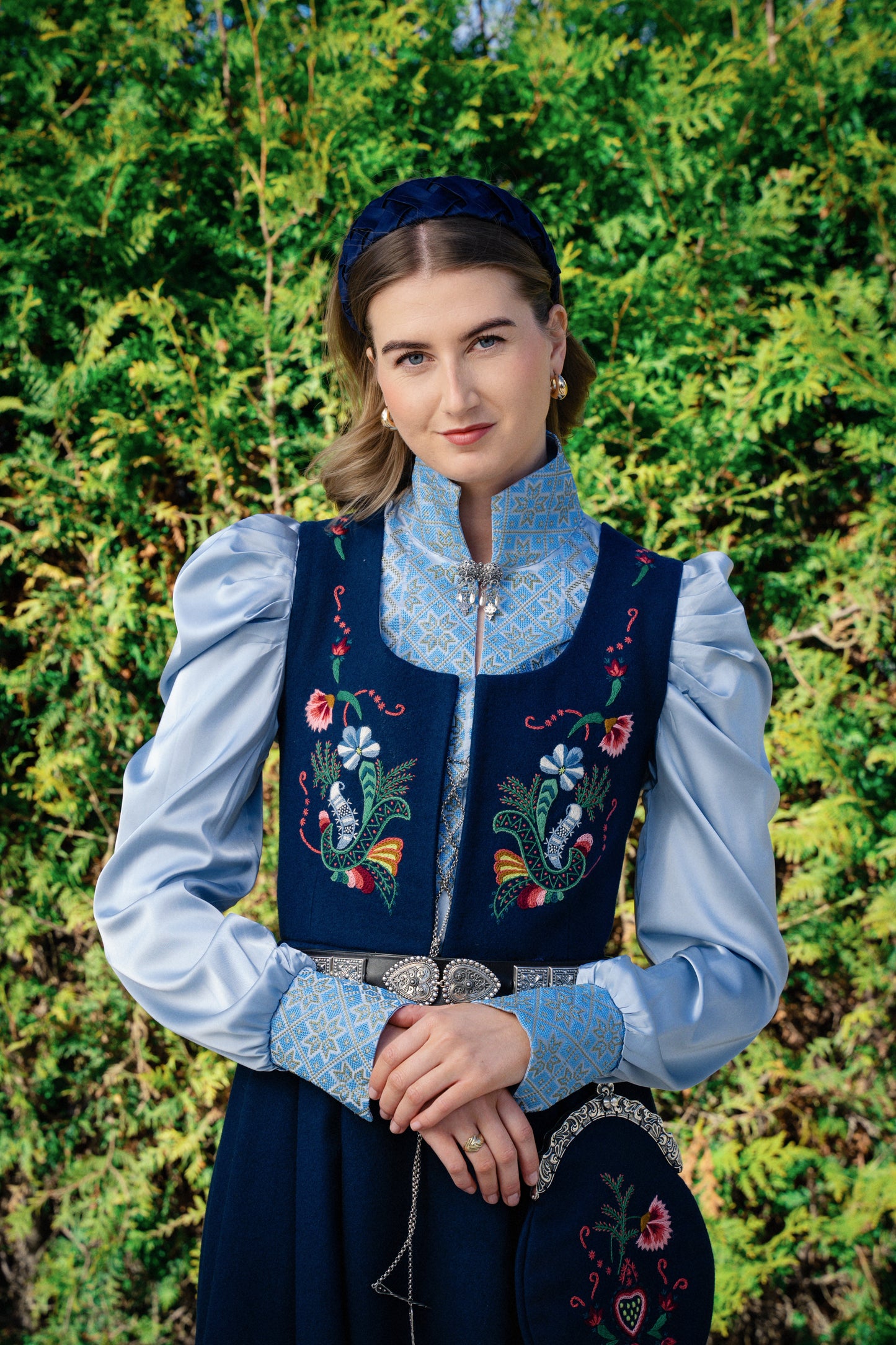 Drømmeblusen lys blå silke