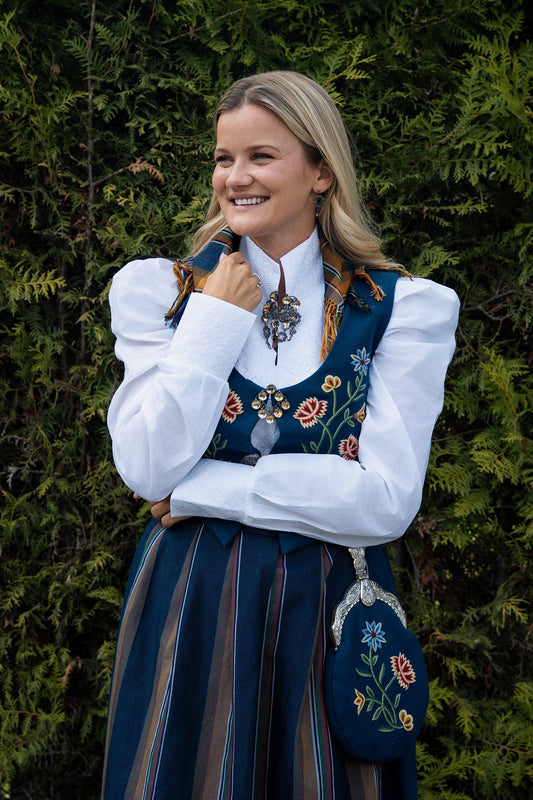 Drømmeblusen Hvit med hvitt broderi