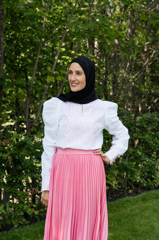 Drømmeblusen Hvit med rosa broderi