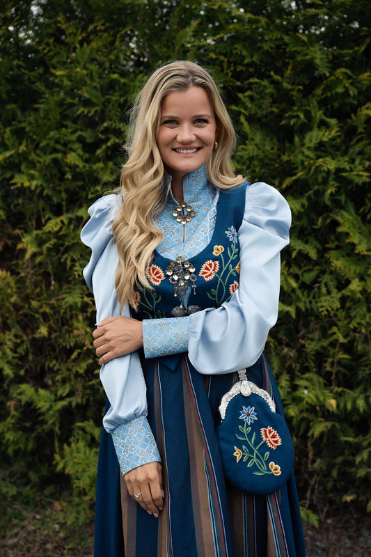 Forhåndsbestill - Drømmebluse Lys Blå