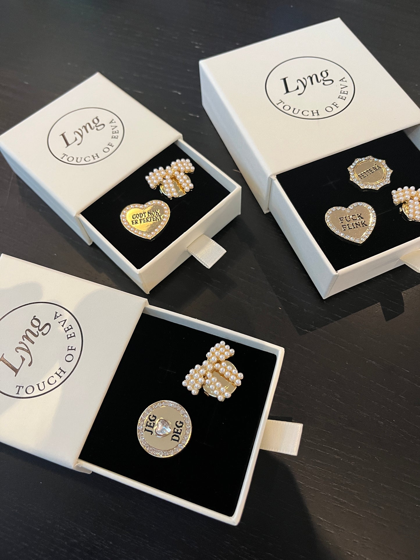 "Fette Rå" Button Cover