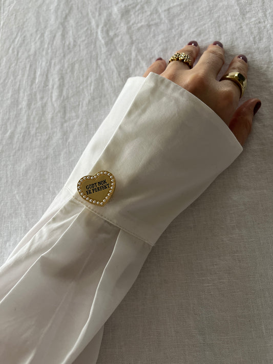 "Godt nok er perfekt" Button Cover