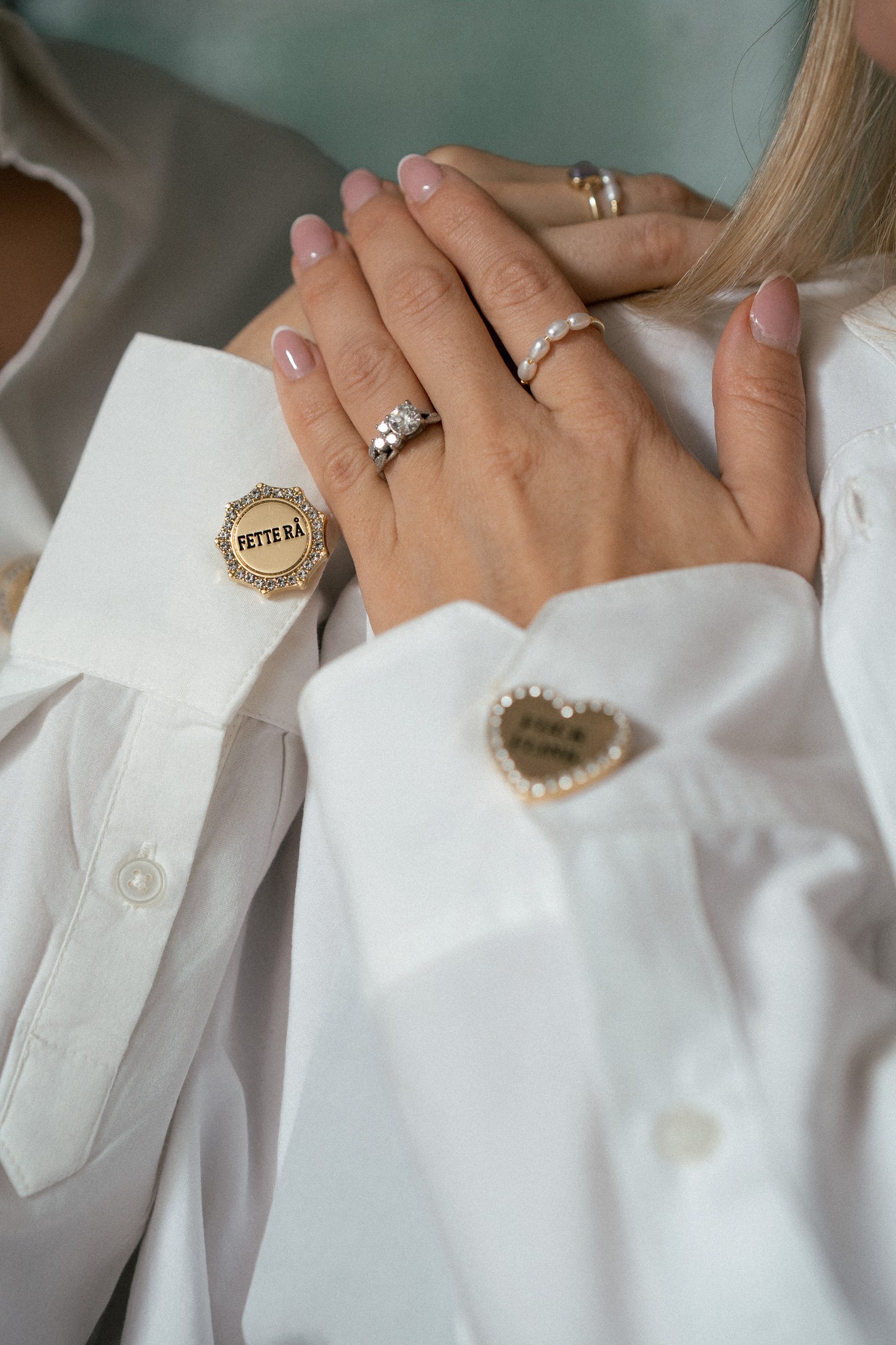 "Fette Rå" Button Cover