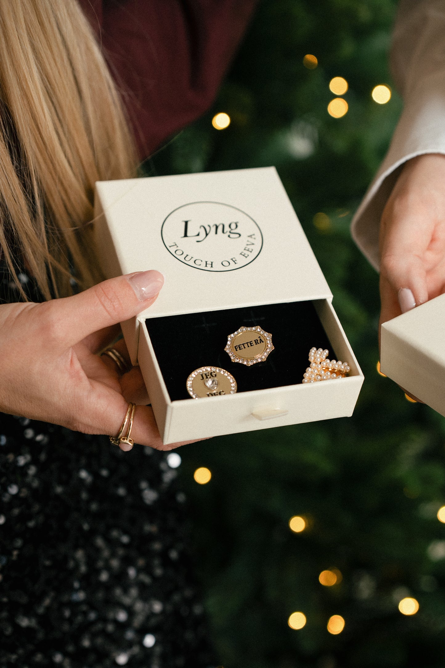 Pearl Bow Button Cover