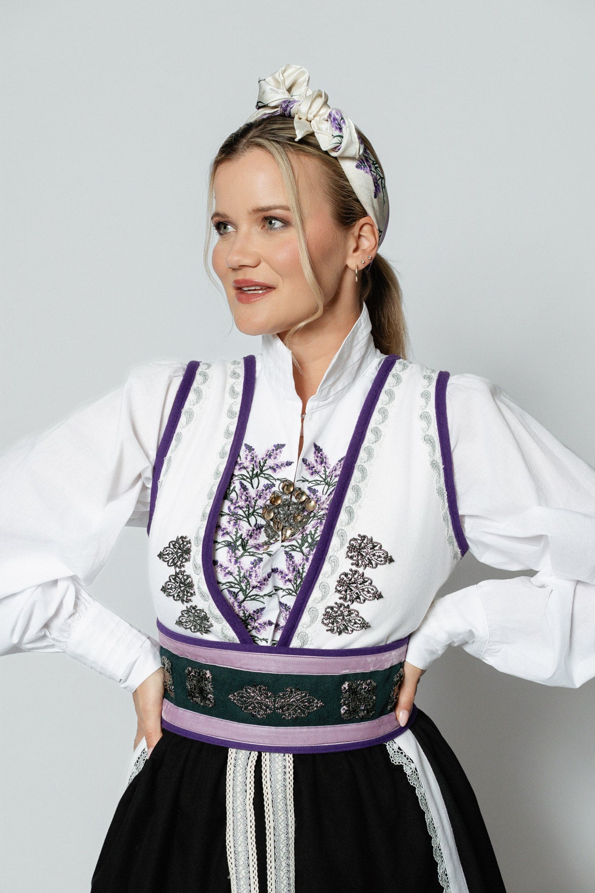 Lyng silkeskjerf - Forhåndssalg